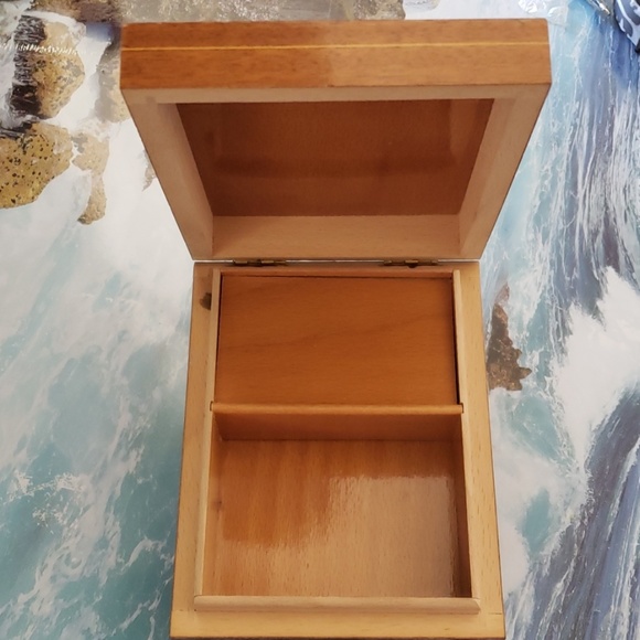 Music wood box jewelry. - Picture 2 of 6